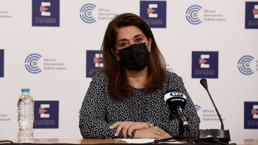 Παπαευαγγέλου: Δεν έχουμε εισηγηθεί τον εμβολιασμό των εφήβων με Pfizer