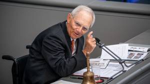 Δεν το βάζει κάτω ο Σόιμπλε-Υποψήφιος και στις επόμενες εκλογές