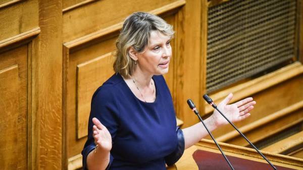 Ο Τσίπρας αρνήθηκε την παραίτηση Παπακώστα-Η επιστολή της Υφυπουργού