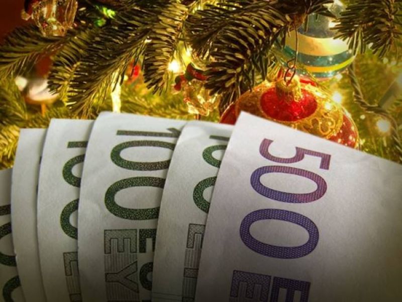 Δώρο Χριστουγέννων: Ποιοί το δικαιούνται φέτος- Πώς υπολογίζεται το ύψος του επιδόματος