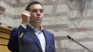 Τσίπρας για Μητσοτάκη: Μοίρασε δισεκατομμύρια κρατικού χρήματος στην παρασιτική ελίτ