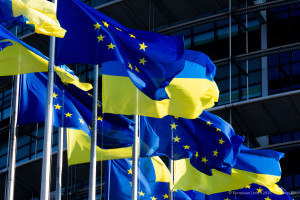 Πού θα βρει τα χρήματα η ΕΕ για να στηρίξει την Ουκρανία