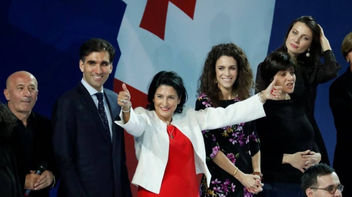 Πρώτη γυναίκα πρόεδρος στη Γεωργία η Σαλομέ Ζουραμπισβίλι
