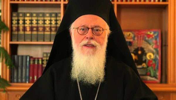 Την αλβανική υπηκοότητα πήρε ο Αρχιεπίσκοπος Αναστάσιος