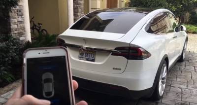 Αναβάθμιση της Tesla επιτρέπει στο αυτοκίνητό σας να σας ακολουθεί