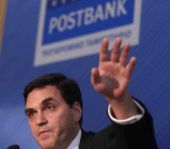 Αρνείται τώρα ο "πολιτικά διωκόμενος" Ά. Φιλιππίδης ότι "ενέπλεξε" τον Κ. Καραμανλή- Υποστηρίζει ότι δεν ήξερε τι έγραψαν οι ...δικηγόροι του- Πως αντιδρά ο πρώην πρωθυπουργός