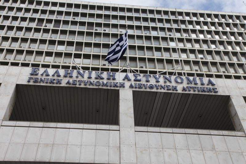 ΓΑΔΑ: Προσήχθη μία γυναίκα για την επίθεση στον Κουμουτσάκο