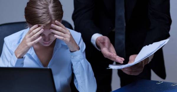 Έρευνα: Εργασιακό μπουλινγκ σε εμπόριο, εστίαση και τουρισμό