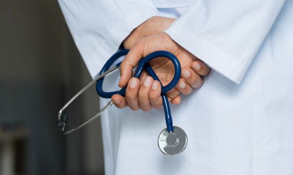 ΠΙΣ: Μπλόκο στην ρύθμιση για το ωράριο γιατρών
