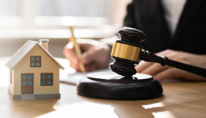 Πλειστηριασμοί: «Σφραγίζουν» την προεκλογική κόντρα