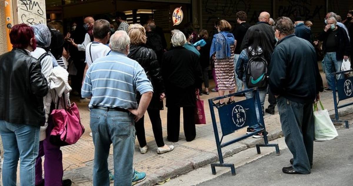 Μεγάλες ουρές στα κεντρικά της ΔΕΗ- Ομαλοποιείται η κατάσταση