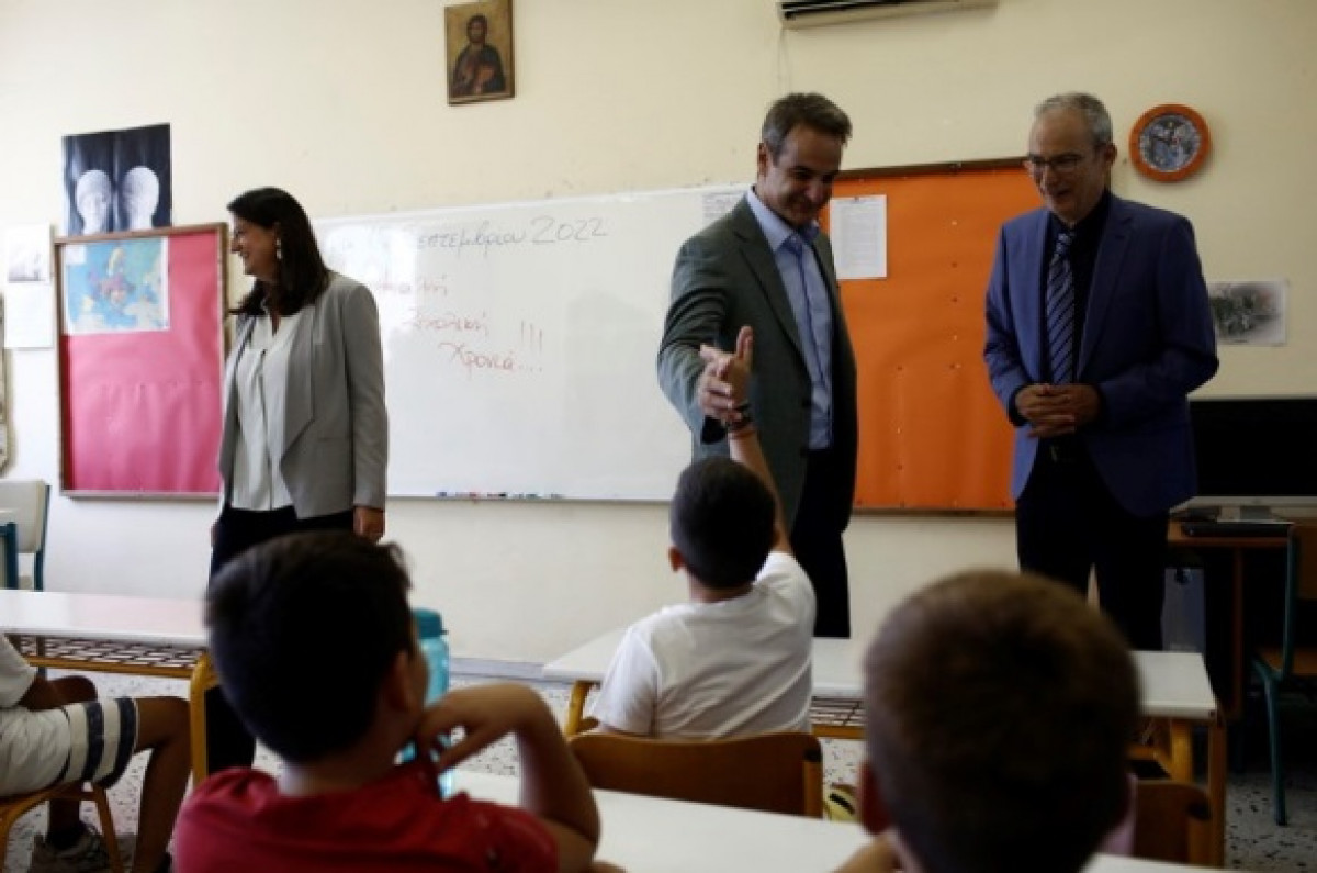 Στον αγιασμό του 2ου Δημοτικού Σχολείου Δραπετσώνας ο Κυριάκος Μητσοτάκης