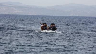 Μυτιλήνη:Ναυάγησε πλαστική βάρκα με πρόσφυγες - 51 διασωθέντες