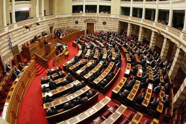 Άρση τραπεζικού απορρήτου στους φοροφυγάδες με ψήφους ΝΔ, ΠΑΣΟΚ, ΔΗΜΑΡ