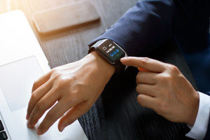 Rebound κάνει το 2023 η παγκόσμια αγορά Wearables