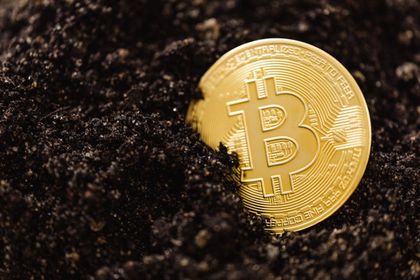 Ισχυρή ανάκαμψη στα crypto με… αμερικανικό άρωμα – To Bitcoin στη ζώνη των $106.000