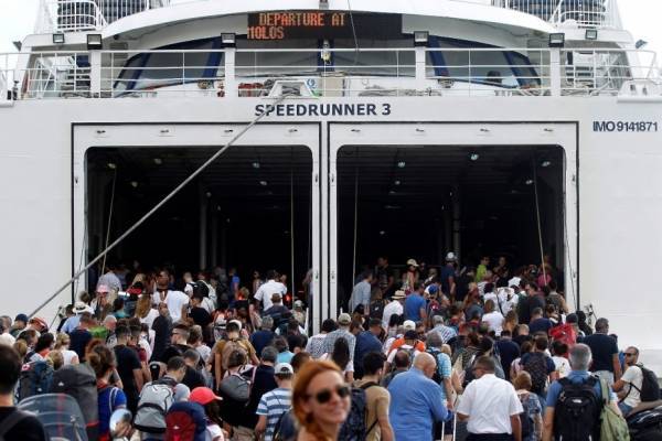 Το αδιαχώρητο στα λιμάνια της Αττικής