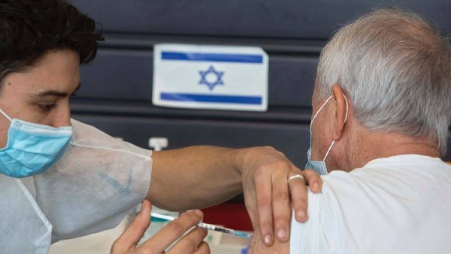 Το Ισραήλ χορηγεί τρίτη δόση εμβολίου - Ποιους αφορά