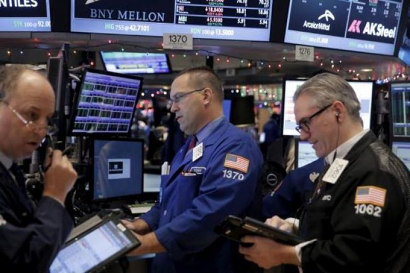 Κράτησε το "τριψήφιο" ο Dow Jones παρά το πετρελαϊκό γύρισμα