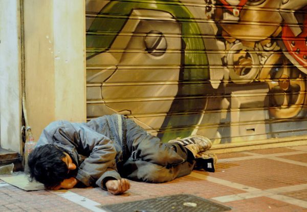 Σοκαριστική μελέτη: Στους 500.000 αναμένεται να φτάσουν οι άστεγοι