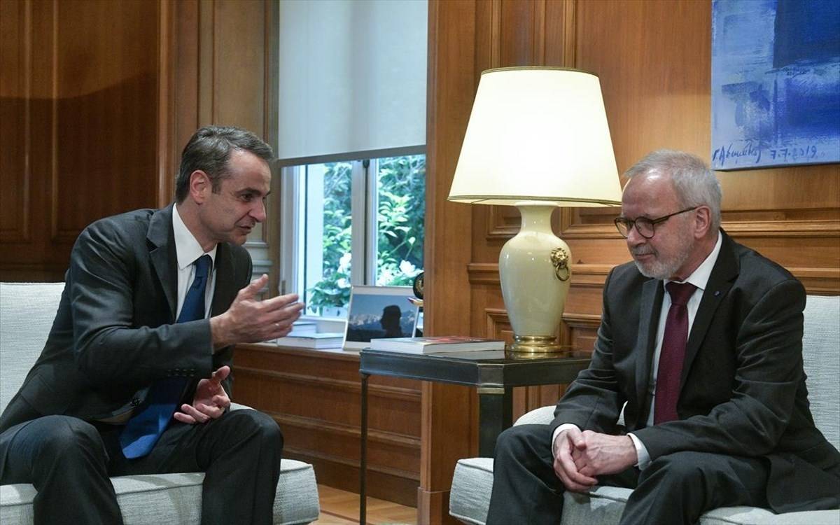 «Πράσινη» οικονομία και επενδύσεις στο επίκεντρο της συνάντησης Μητσοτάκη-Χόγιερ