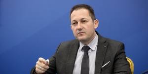 Πέτσας: Τέλος στην «ακυβερνησία» των δήμων με τον εκλογικό νόμο