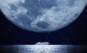 Το πλωτό «παλάτι» Silver Moon «βαφτίζεται» στον Πειραιά