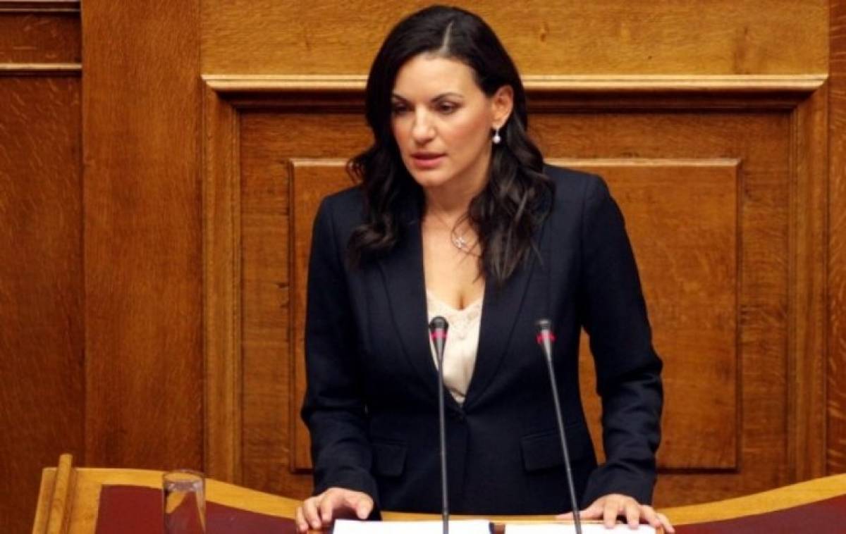 Κεφαλογιάννη: Ερώτηση στη Βουλή για τη λειτουργία ξενόγλωσσων πανεπιστημιακών τμημάτων