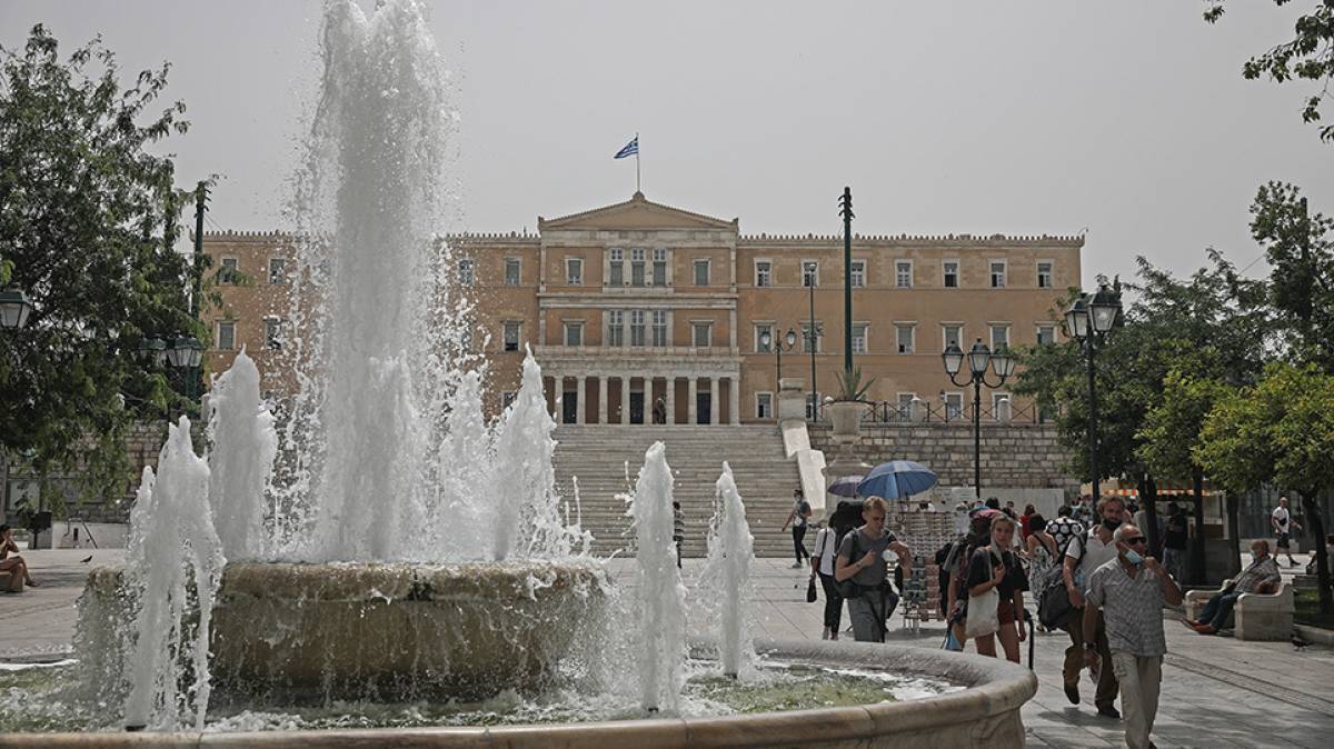 Η υποχρεωτικότητα της τρίτης δόσης και το μοντέλο Αυστρίας