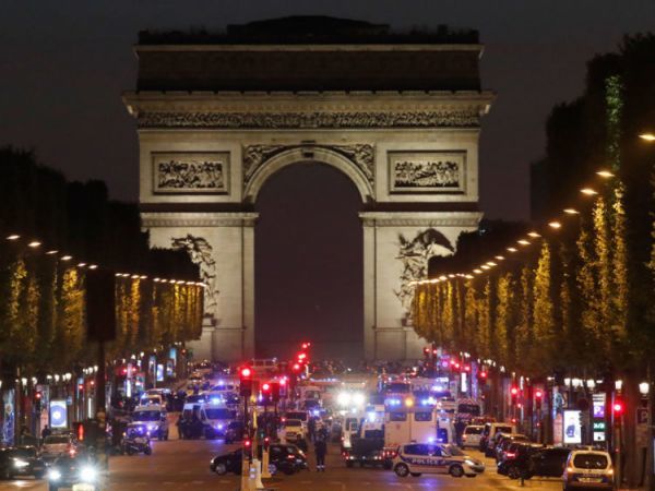 Συναγερμός στο Παρίσι-Eπίθεση με νεκρούς στην καρδιά της Γαλλίας