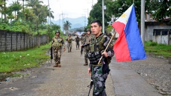 Φιλιππίνες: Συνεχίζονται οι βομβαρδισμοί κατά των ανταρτών στην πόλη Μαράουι