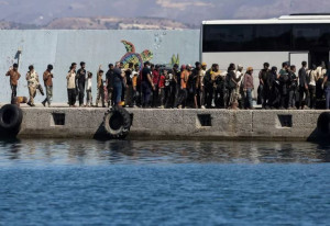 Η κυβέρνηση σκληραίνει τη ρητορική της για το Μεταναστευτικό – Υπονόμευση του Κράτους Δικαίου βλέπει ο Βενιζέλος