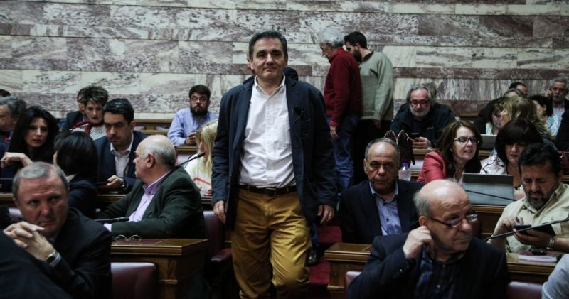 Μπρος… γκρεμός και πίσω οι 53+ για τον Τσακαλώτο