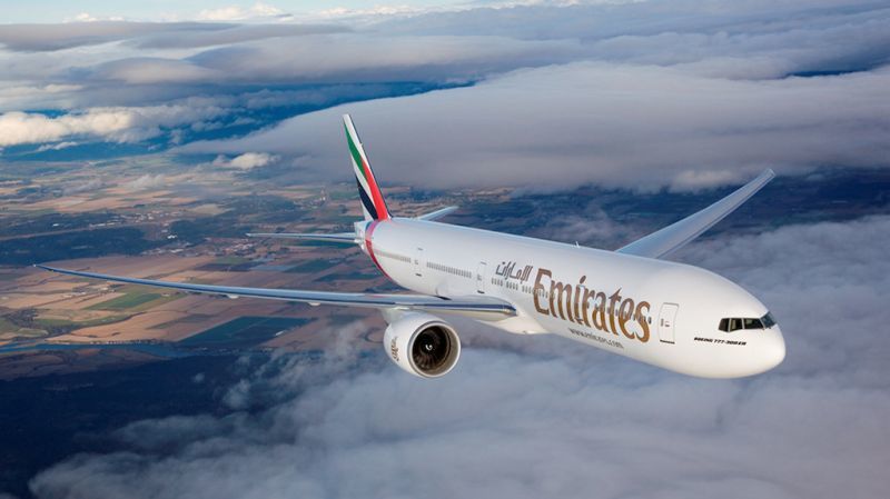 H Emirates πετά με... δανεικά laptop