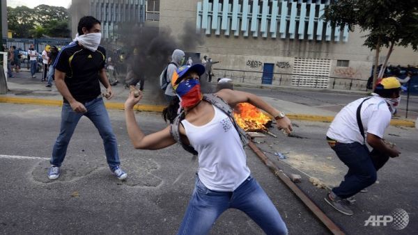 Βενεζουέλα: Συνεχίζεται το χάος, χιλιάδες διαδηλωτές στους δρόμους