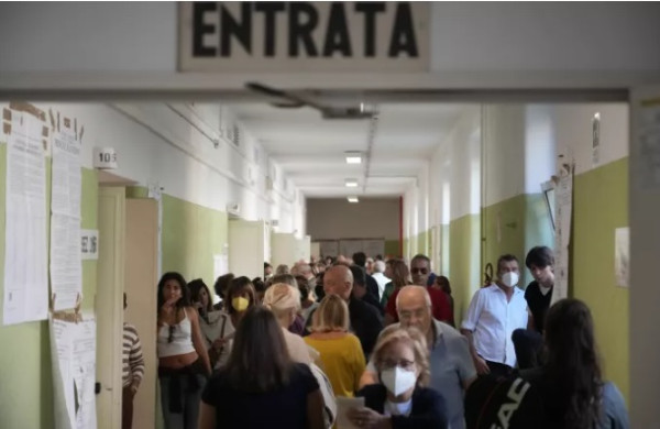 Ιταλικές εκλογές: Στο 19% η συμμετοχή το μεσημέρι-Ουρές στη Ρώμη