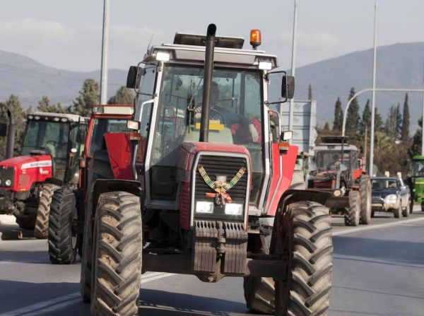 Στους δρόμους ξανά με τα τρακτέρ οι αγρότες