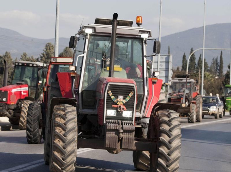 Στους δρόμους ξανά με τα τρακτέρ οι αγρότες