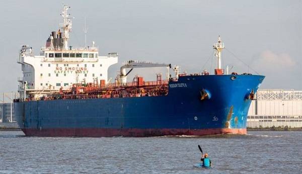 Η Tufton Oceanic «ξεφορτώνεται» δύο bulkers και αγοράζει ένα tanker
