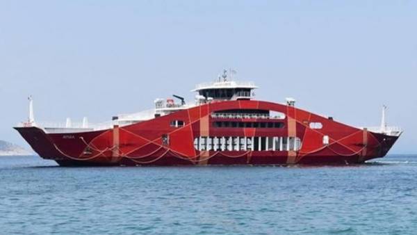 Στο λιμάνι της Αλεξανδρούπολης από Σαμοθράκη καταπλέει το οχηματαγωγό Anax
