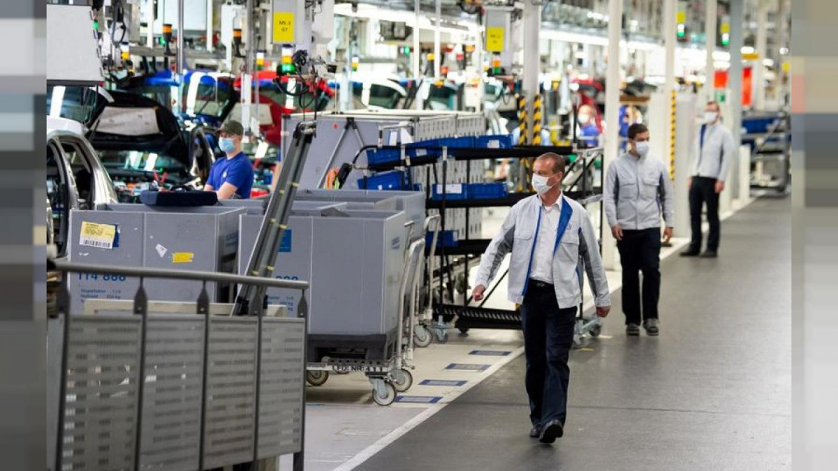 Ευρωζώνη: Ενισχύθηκε ο σύνθετος PMI- Ασθενέστερη μεταποίηση, ισχυρές υπηρεσίες