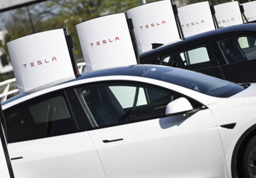 Καταποντίζονται οι πωλήσεις της Tesla στην Ευρώπη
