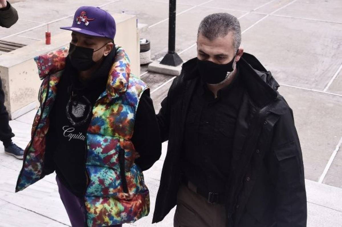 Ποινική δίωξη για οπλοκατοχή, οπλοφορία και ναρκωτικά στον τράπερ Light