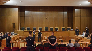 Δίκη Χρ.Αυγής: Δεν εντοπίστηκε η σύντροφος του Φύσσα-Αντιδράσεις στην αίθουσα