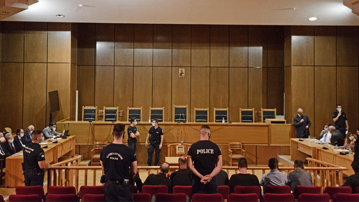Δίκη Χρ.Αυγής: Δεν εντοπίστηκε η σύντροφος του Φύσσα-Αντιδράσεις στην αίθουσα