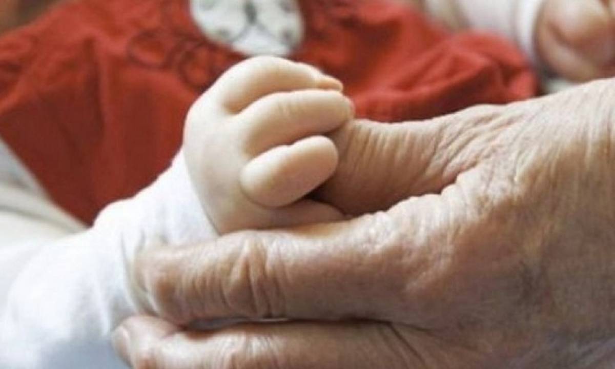 Οι Έλληνες μειώθηκαν κατά 355.000 στα χρόνια της κρίσης