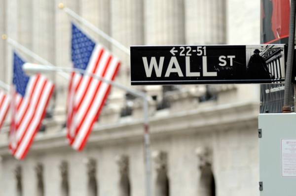 Ήπιες μεταβολές στη Wall Street