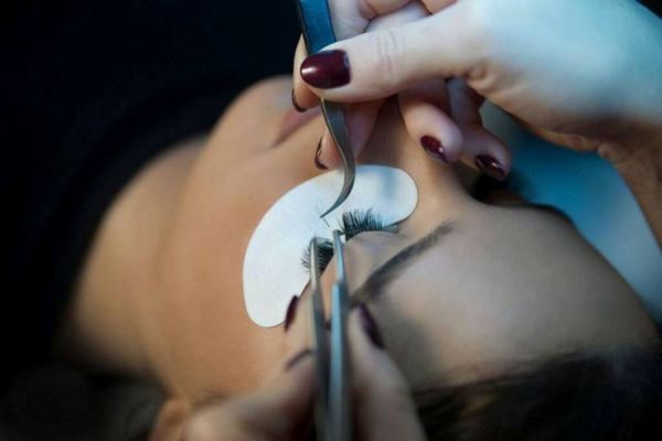 Elisabeth Lashes - Γνωρίστε το μέλλον των βλεφαρίδων!