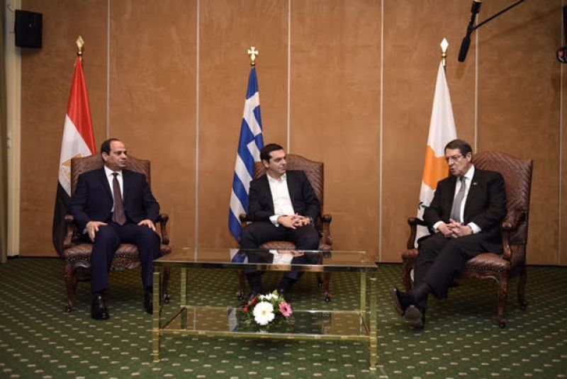 «Διακήρυξη της Αθήνας»: Υπογράφουν Τσίπρας-Σίσι-Αναστασιάδης