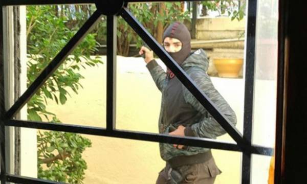 ΕΛΑΣ: Τι κατέθεσε ο αστυνομικός που τράβηξε όπλο στην ΑΣΟΕΕ
